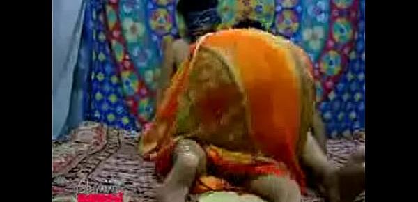  watch till the end. My indian aunt has the biggest ass and shows ait whikle sucking my cock